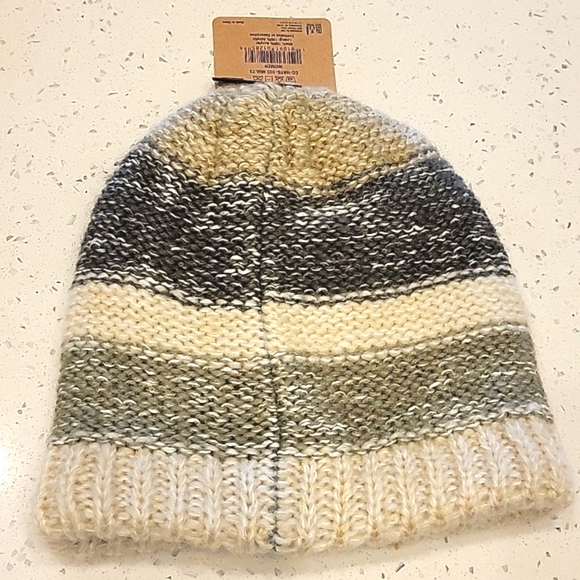 🍃 NWT Clear Creek knit womens beanie hat - Picture 2 of 4